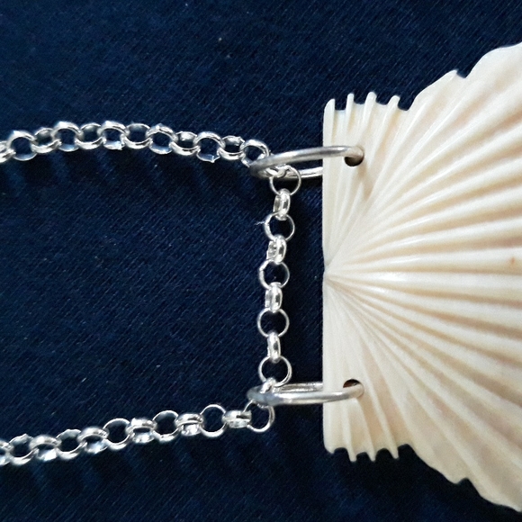 scallop shell necklace - Picture 3 of 6
